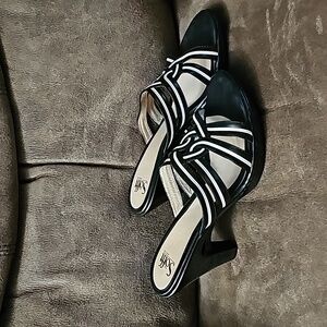 Sofft designer sandals size 11